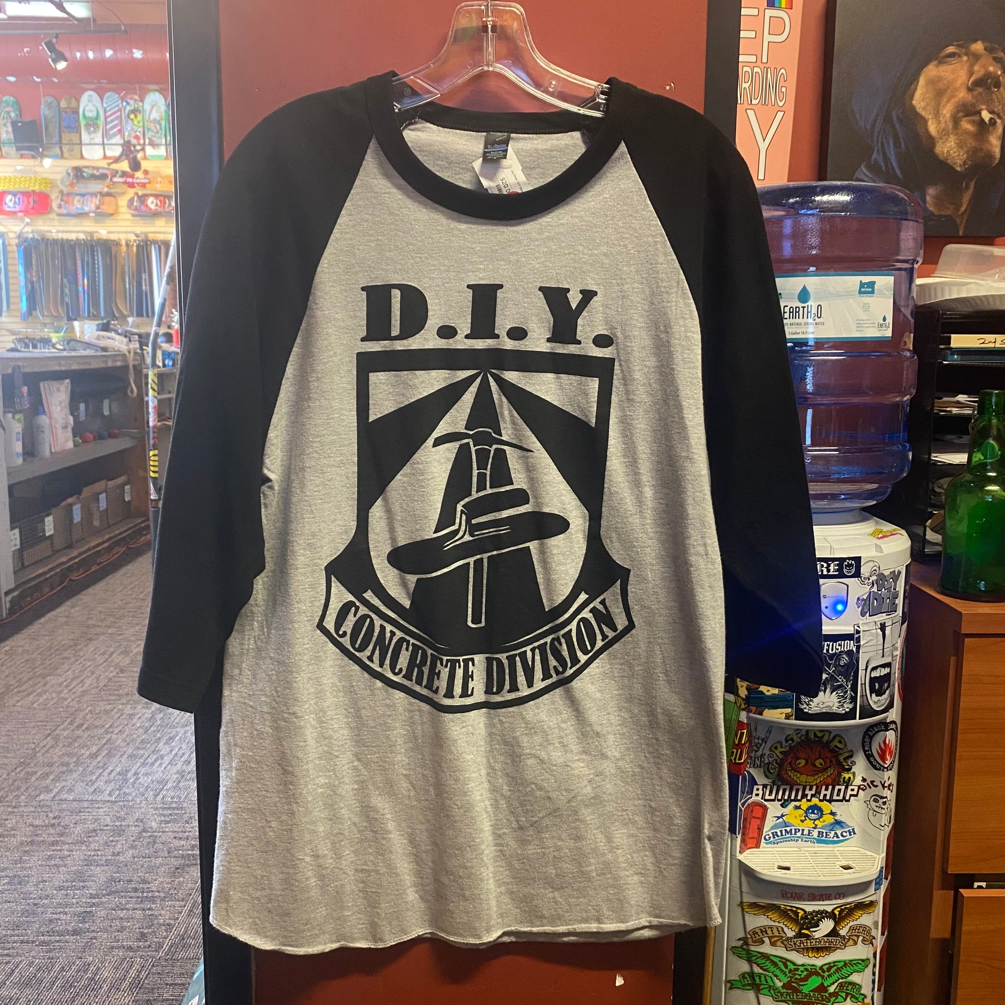Jay Meer "D.I.Y Concrete Division 3/4 Tee Medium