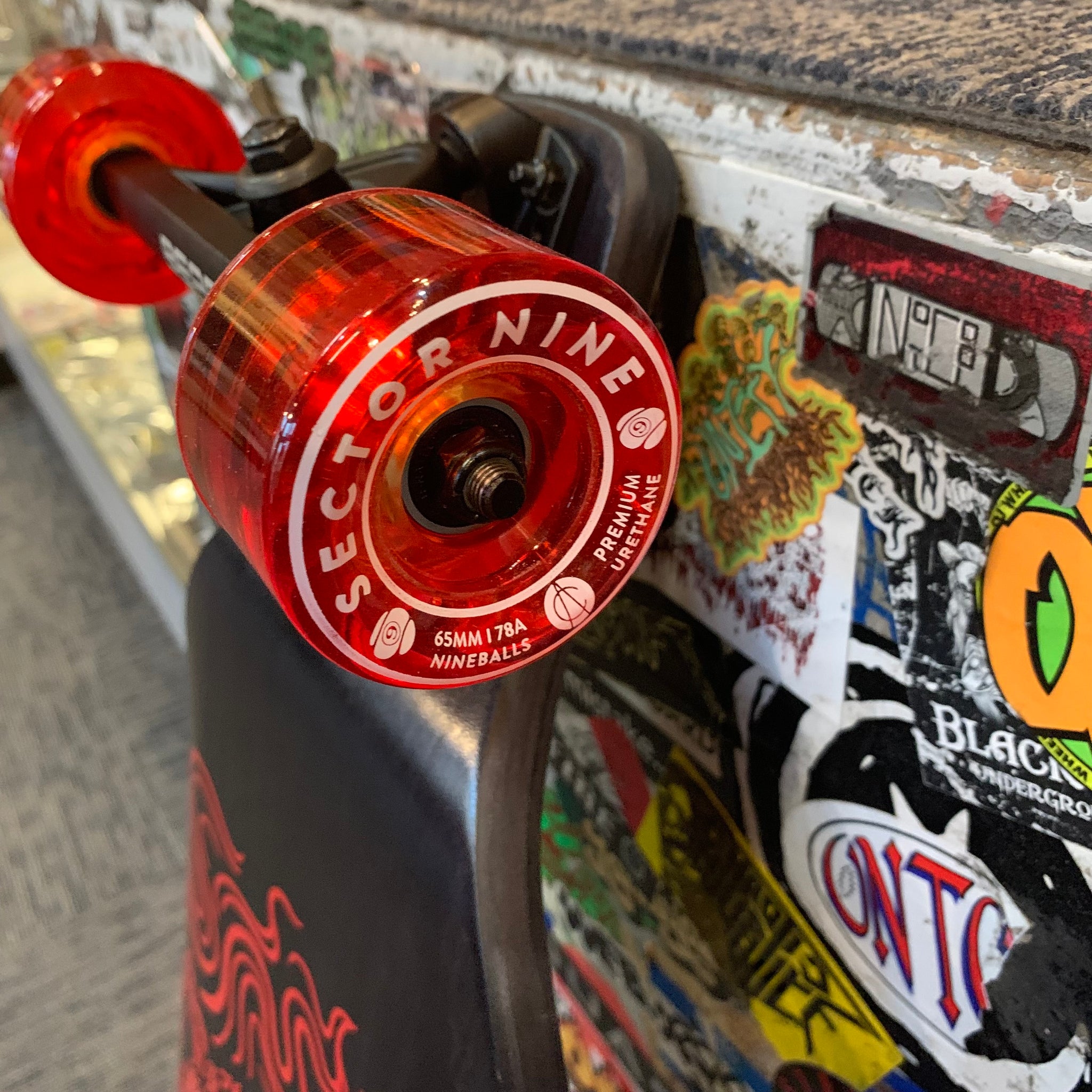 Landyachtz "Evo - Nine Balls" 40" Custom Complete