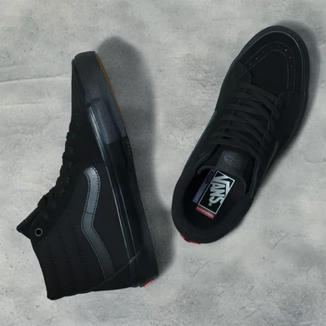 Sk8 hi top all black